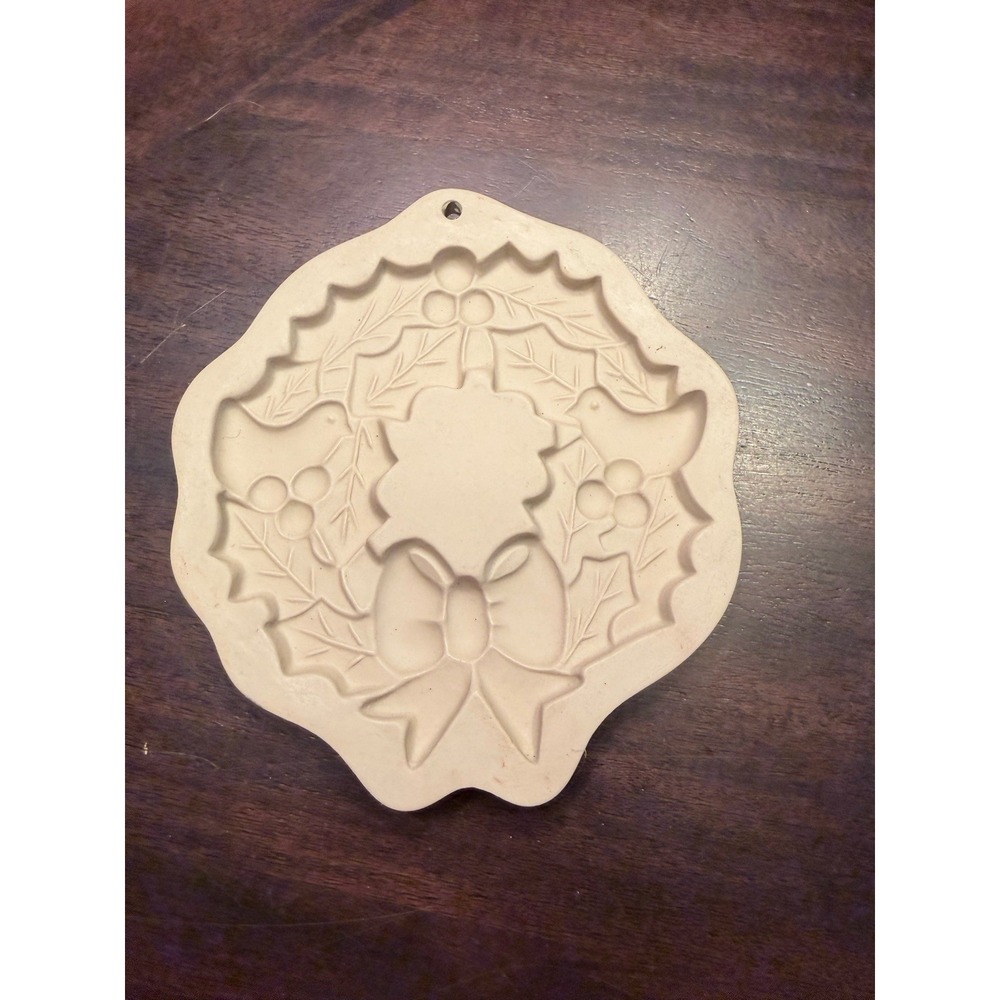 Brown Bag Cookie Art Christmas Wreath Mold 1988